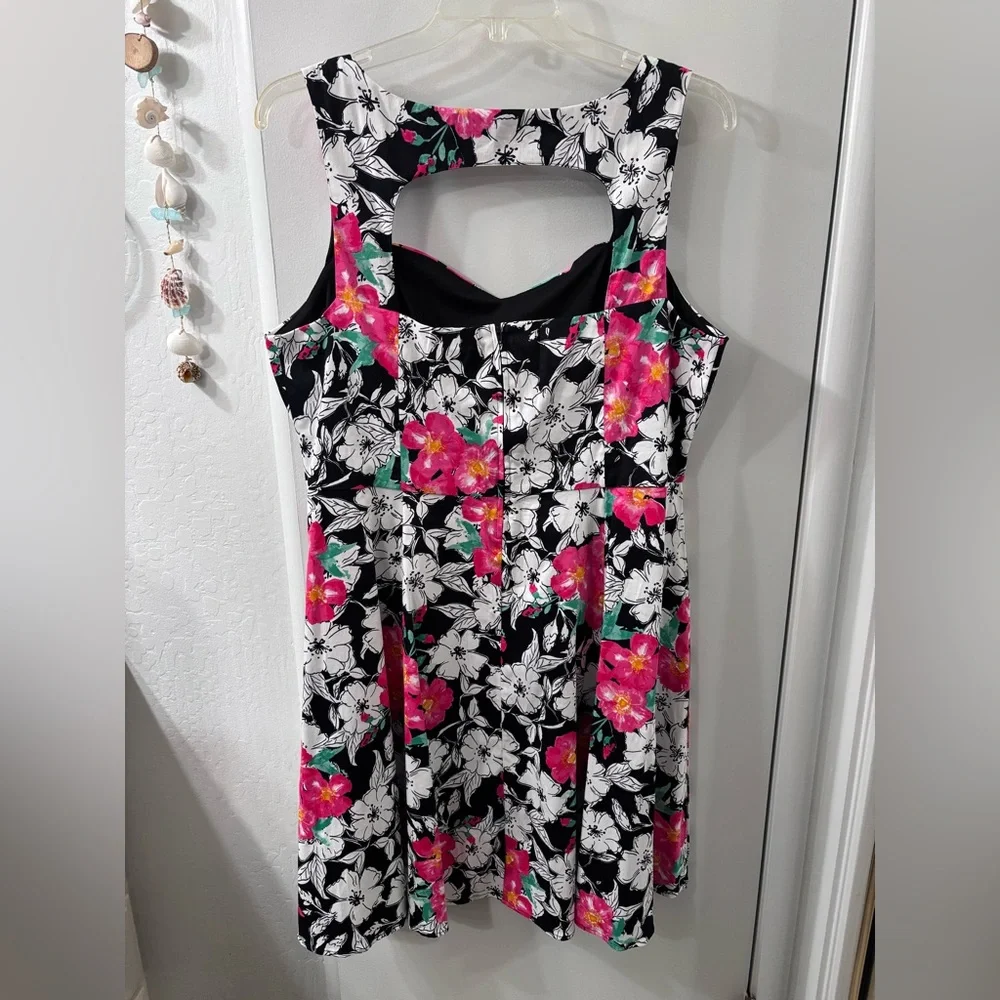 Retro Black and Pink Floral Dress - Picture 3 of 5